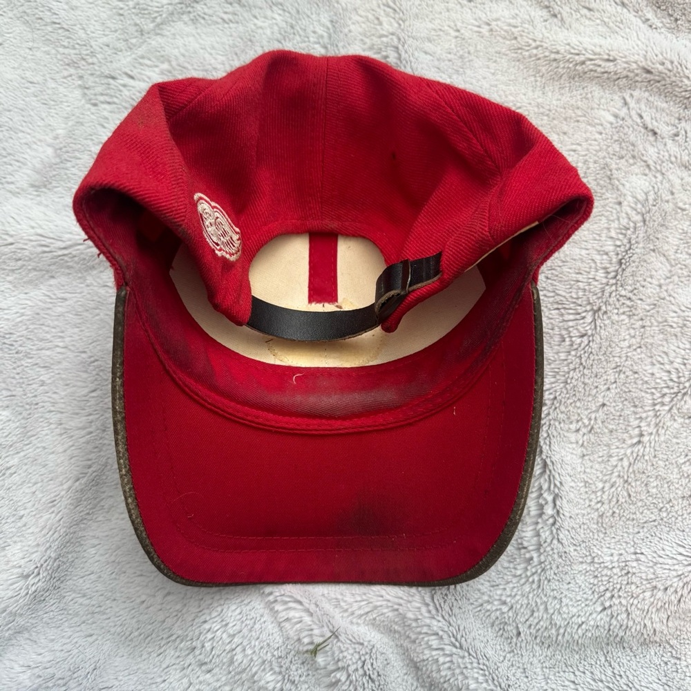 Vintage Detroit Red Wings ANNCO Leather Patch Adjustable Cap 90s– Fair Condition - Picture 8 of 11